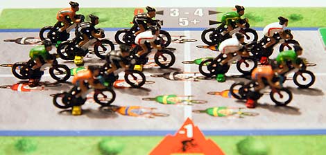 Loseta de pelotón. Los ciclistas se distribuyen como quieren pero ¡ojo! ir delante conlleva más gasto