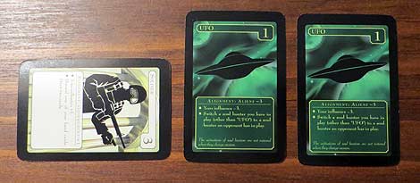 Ejemplo de cartas bajadas  para ser activadas. La primera, por ejemplo, ha sido usada una vez