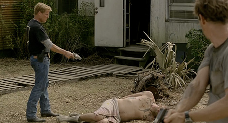 Uno le dice que se calle. El otro le vuela la cabeza. Discrepancias