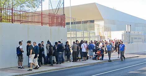 Colas de acceso antes de la apertura de puertas