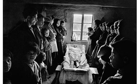 Eslovaquia (Jarabina), 1963, copia de 1967 The Art Institute of Chicago, donación prometida del artista Cortesía Josef Koudelka/Magnum Photos © Josef Koudelka / Magnum Photos