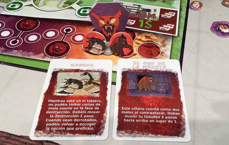 Dos villanos entran en juego casi al final del juego: los gansos y el oso de la muerte