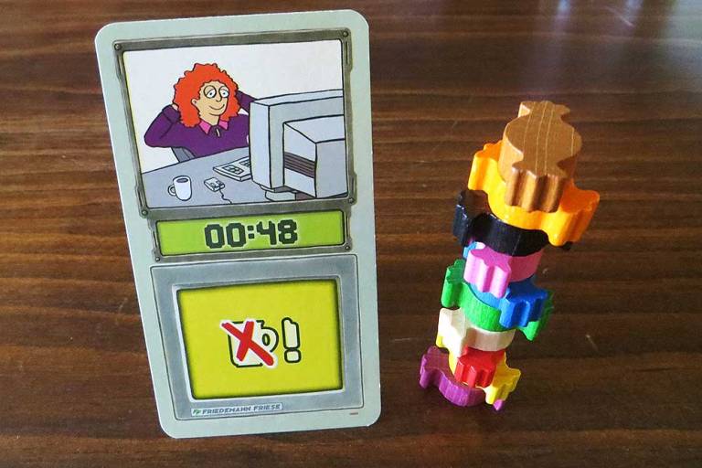 La carta 00:48, el temporizador de la partida.