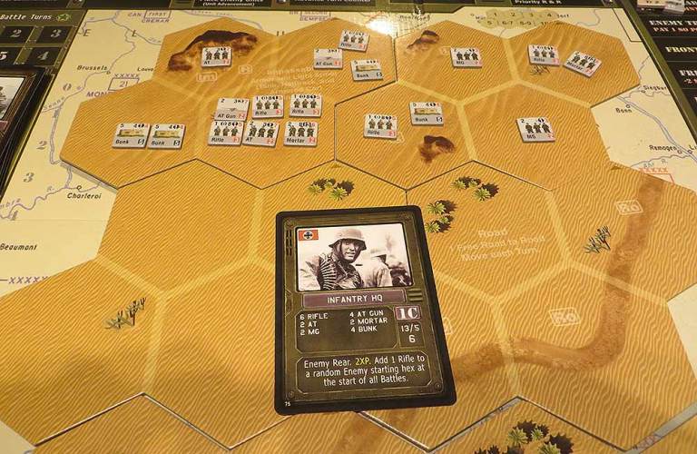 Despliegue enemigo: la carta nos indica el quién. El azar determina el dónde.