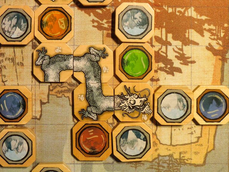 Los portales y las piedras comprometen la movilidad de los dragones.