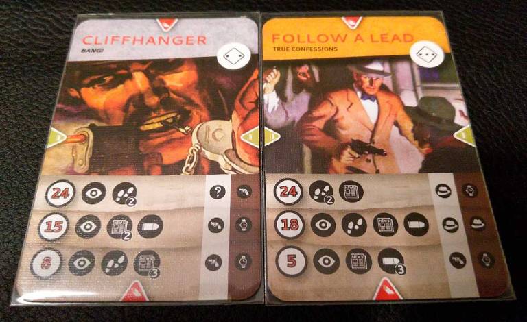 Si el color de los triángulos de los laterales coincide, podemos relanzar un dado.