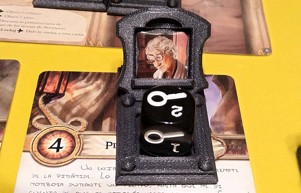 El dado negro es el de maldición