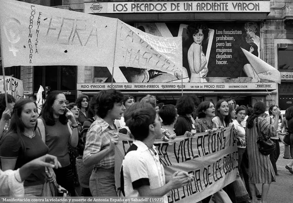 'Manifestación contra la violación y muerte de Antonia España en Sabadell' (1977). / PILAR AYMERICH